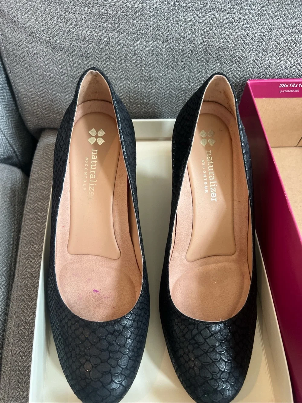 Naturalizer Black Textured Round-Toe Heels